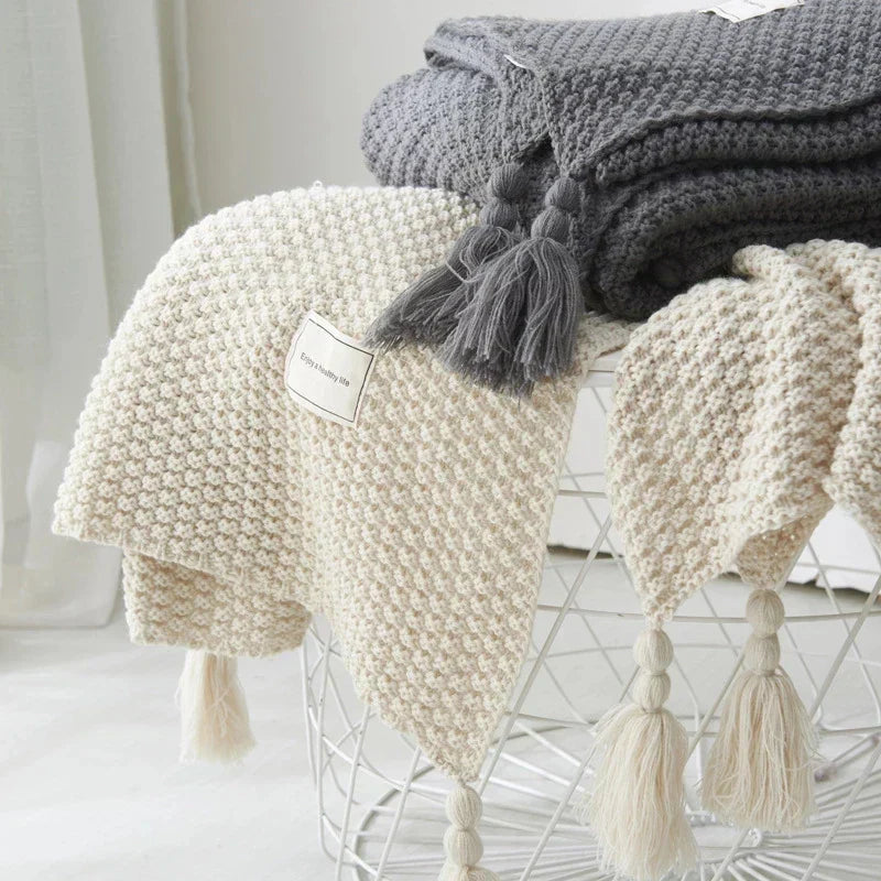 ArcticHaven Wool Blanket | Scandinavian Design with Tassels & Pom-Poms | Warm & Stylish