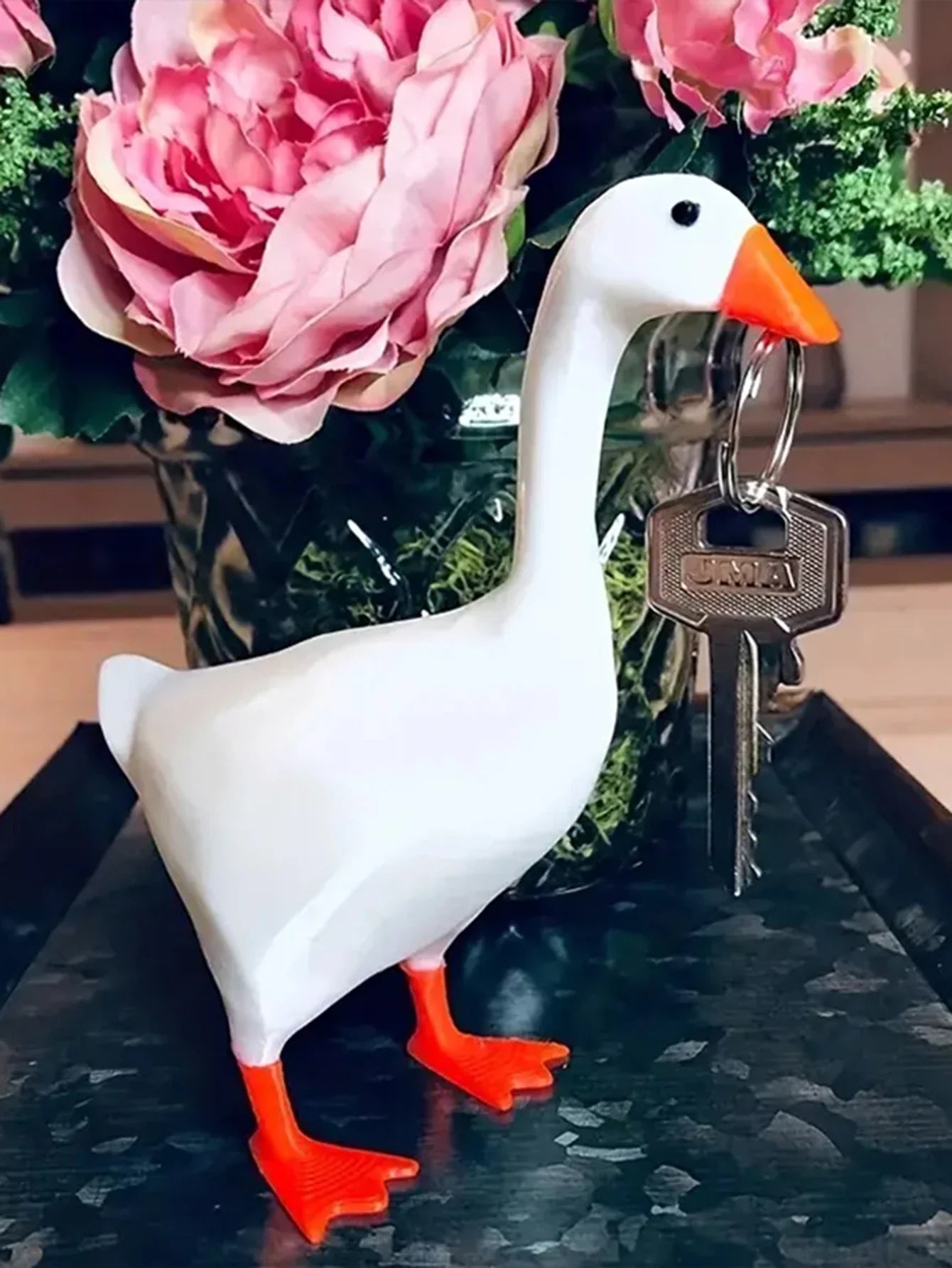 Decorative Figure GooseMag | Magnetic Goose Key Holder | Resin Sculpture & Organization Aid