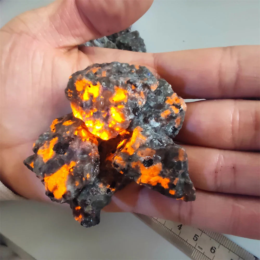 Flammenstein LumiFlare | Fluorescent Yooperlite Natural Stone | UV Luminescence