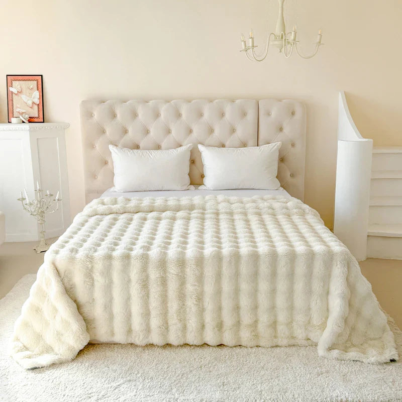 CosyLuxe Plush Blanket | Double-Layered & Extra Thick | Soft Rabbit Fur Imitation | Versatile & Easy Care