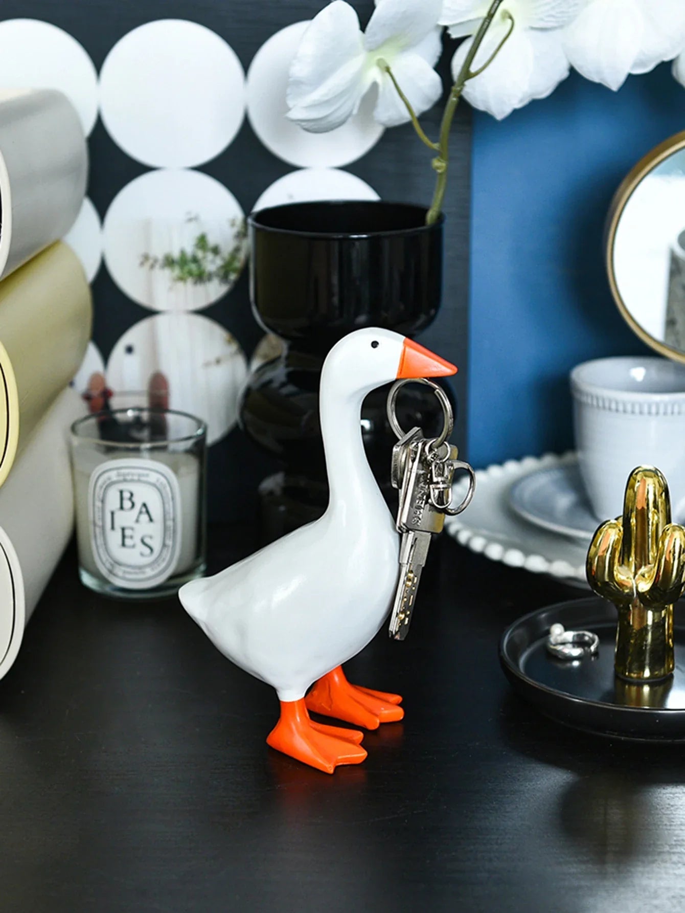 Decorative Figure GooseMag | Magnetic Goose Key Holder | Resin Sculpture & Organization Aid