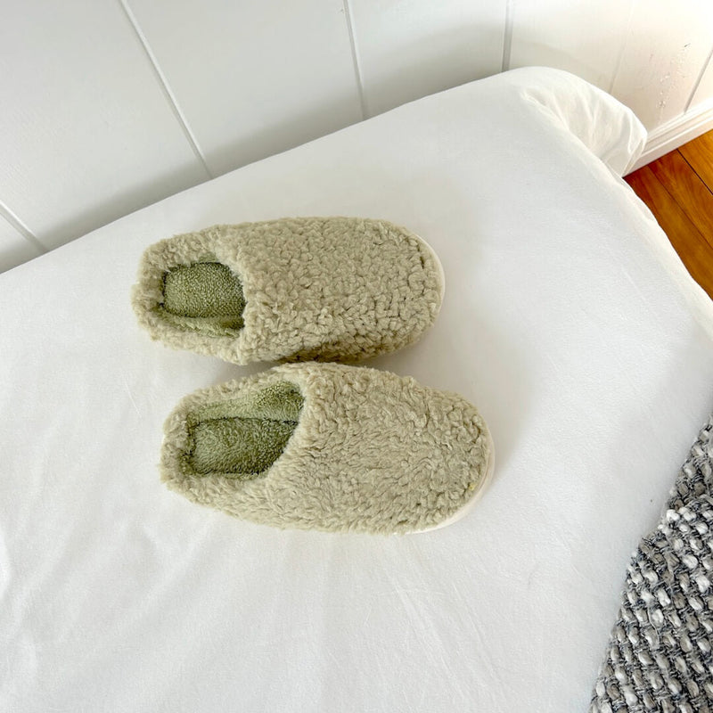 Flauschio | Warm Slippers | Sherpa Style | Faux Fur & Non-Slip Rubber Sole
