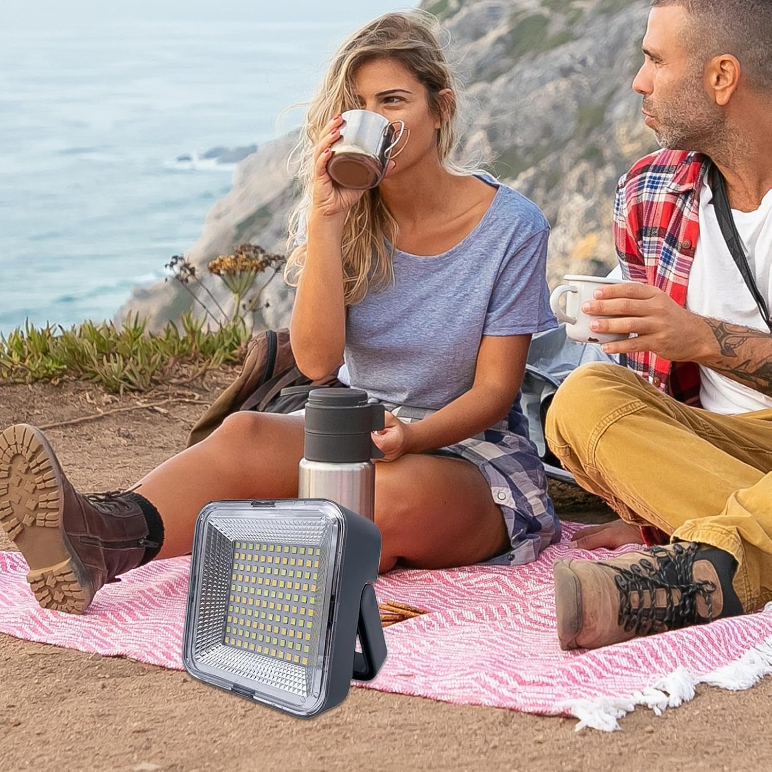 Solarya Magnetische Solar-Campinglampe | Dual USB Ladeanschlüsse | 3 Lichtmodi | IPX4 Wasserdicht