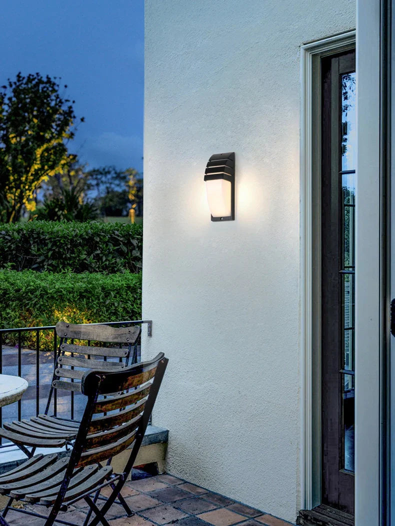 LumiSense | LED Außenwandleuchte mit Bewegungsmelder | 8W COB LED | IP65 Wetterfest | Aluminium | 22,5 × 8 × 7,5 cm
