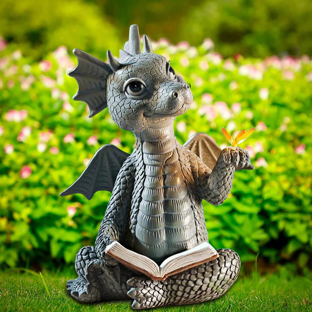 DrachenZauber Gartenfigur DrachenZauber | Kleine Lesender Drache | Resin Skulptur | Niedliche Drachen Deko für Garten & Zuhause