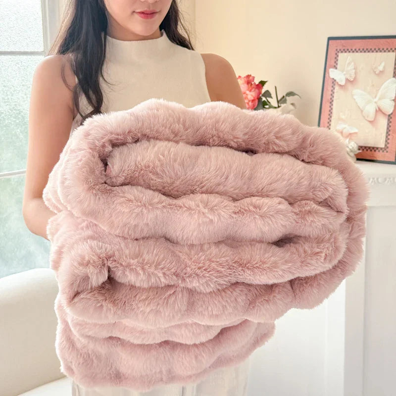 CosyLuxe Plush Blanket | Double-Layered & Extra Thick | Soft Rabbit Fur Imitation | Versatile & Easy Care