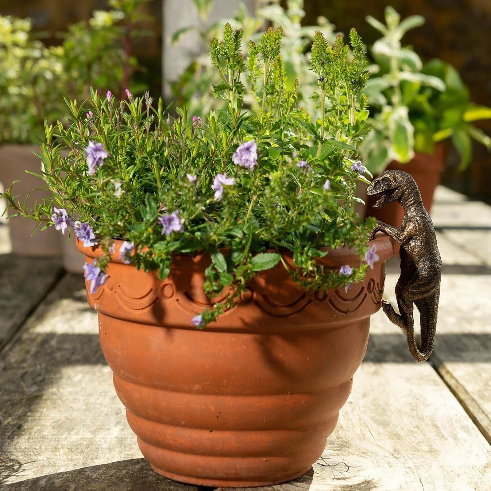 DinoVerde Dino Blumentopf Deko | Handbemalt | UV- & Frostbeständig | Garten & Innenbereich