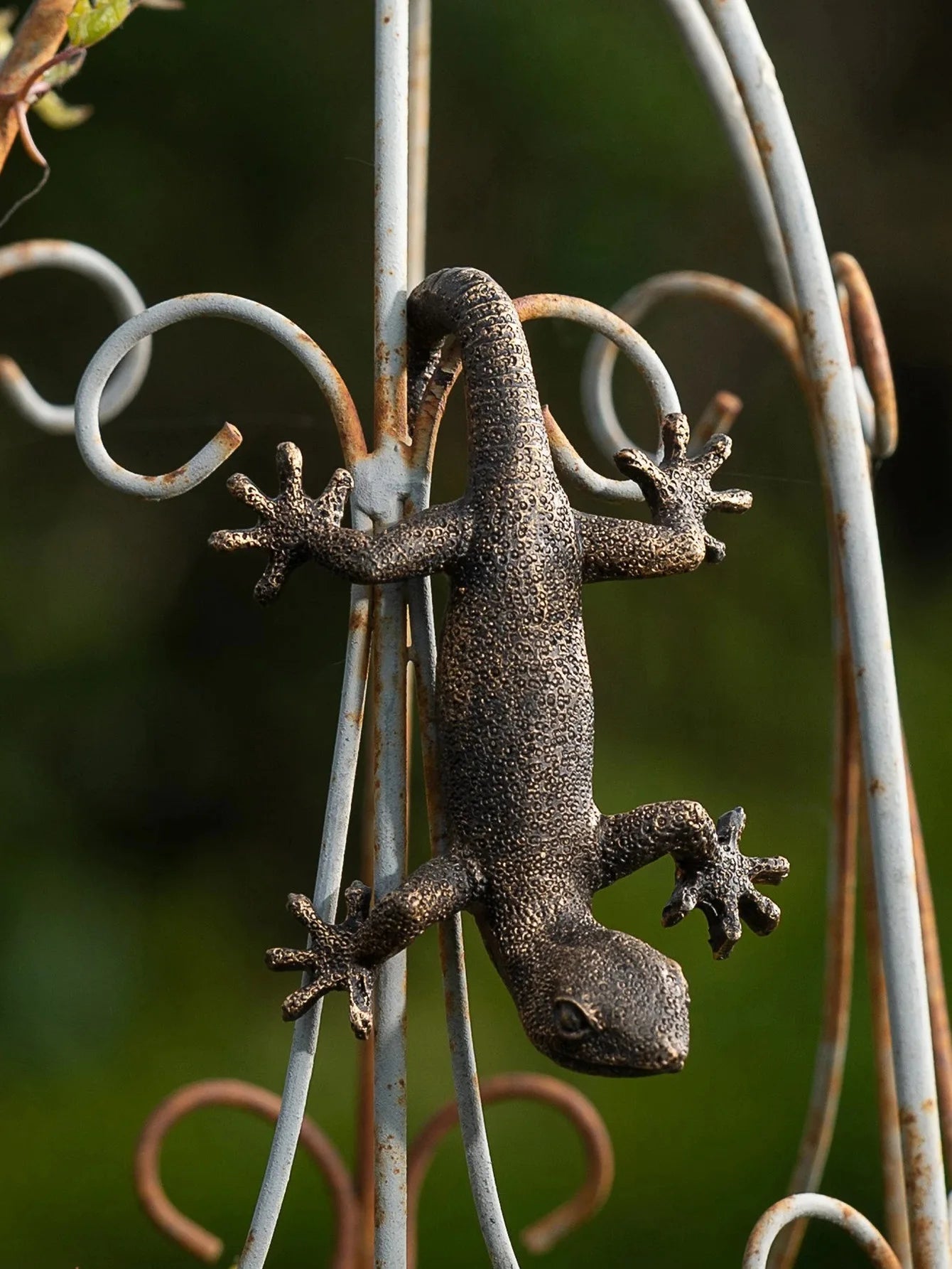 Geckoria Pflanzgefäß-Figur | Hängender Gecko für Blumentöpfe | Dekorative Gartenfigur