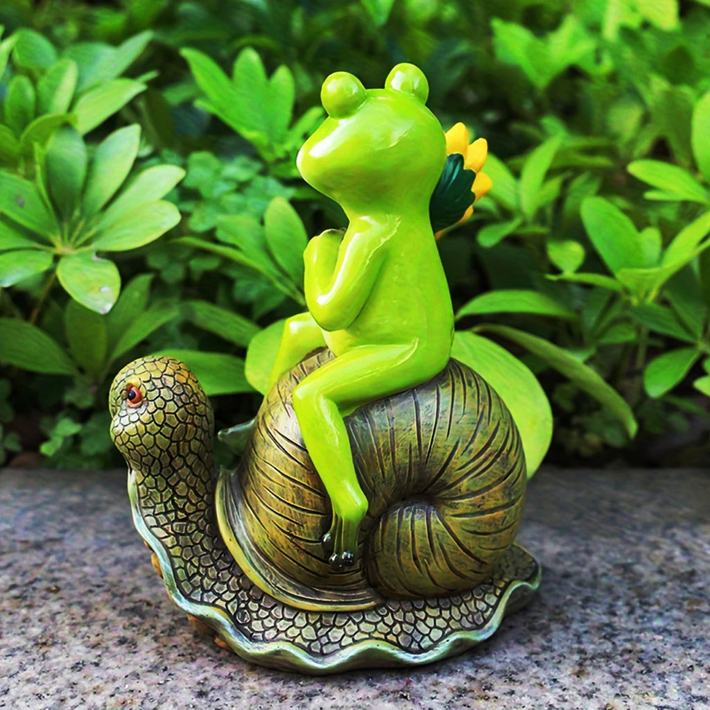 Frosolino | Froschfigur auf Schnecke aus Kunstharz | Wetterfeste Gartenstatue für Rasen, Terrasse und Blumenbeete
