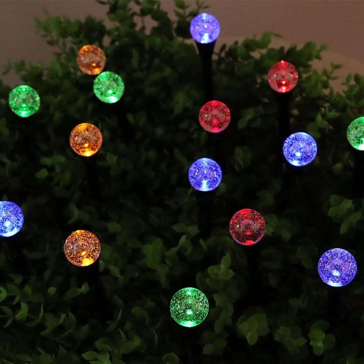 Lumivia Solar-Lichterkette mit Kugelleuchten | 30 LED | Wetterfest | Garten- & Wegbeleuchtung