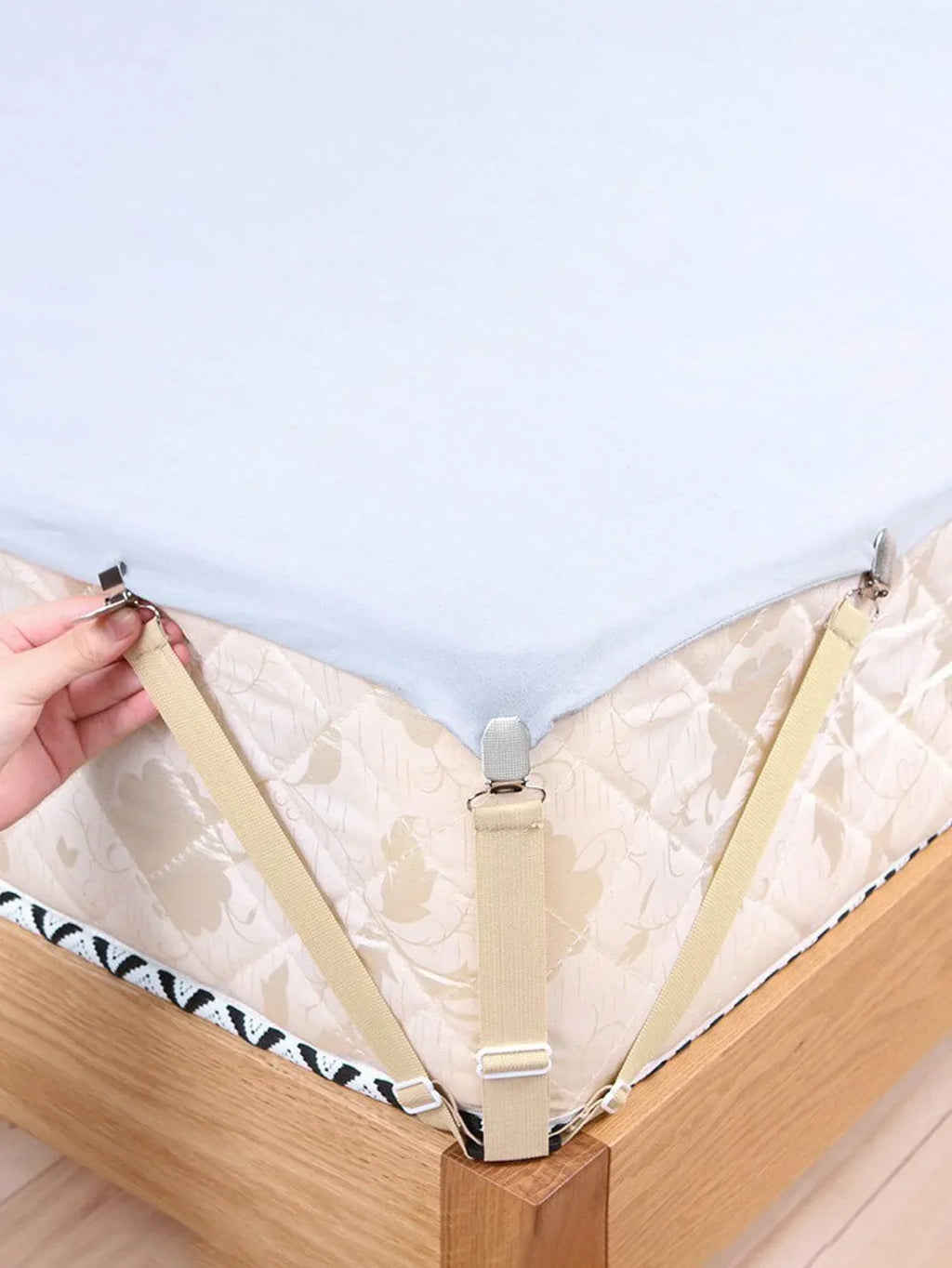 GRIPFIX Fitted Sheet Holder Set | 4-Pack Triangular Sheet Tensioners | Adjustable & Non-Slip – For Mattresses, Tablecloths & Covers