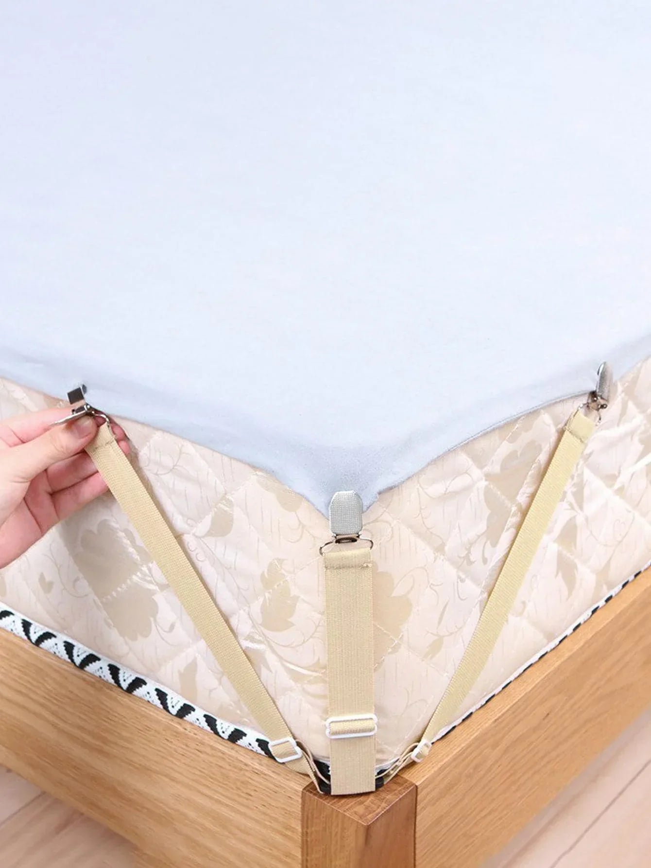 GRIPFIX Fitted Sheet Holder Set | 4-Pack Triangular Sheet Tensioners | Adjustable & Non-Slip – For Mattresses, Tablecloths & Covers