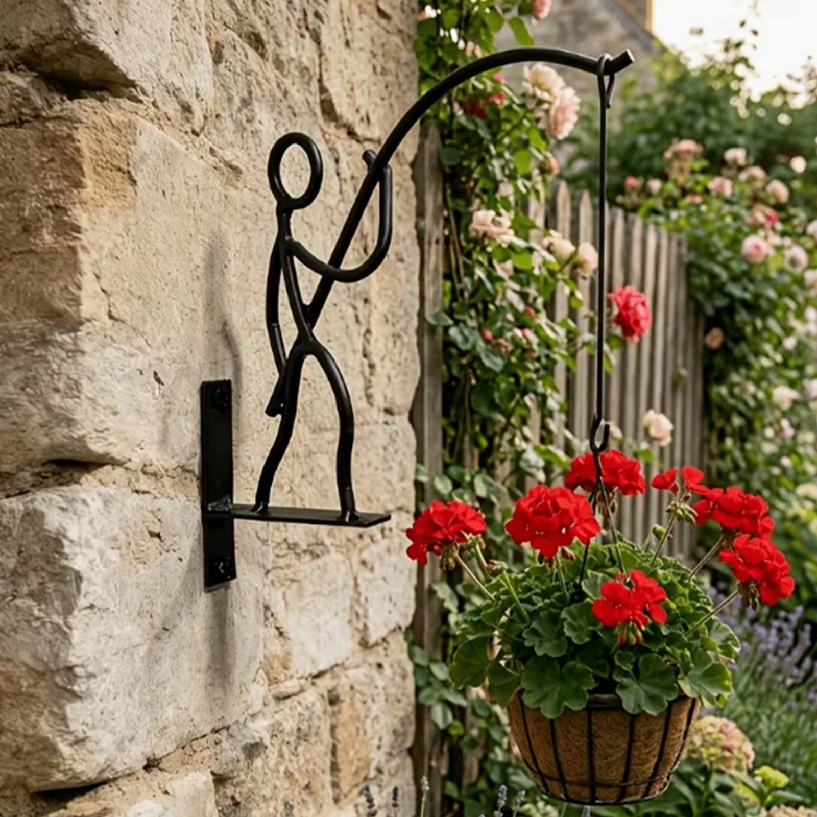 HookHelden Wandhaken für Pflanzampeln | Schmiedeeisen rostresistent | Fischer-/Gärtner-Design | Mit Sicherheitsverschluss | Outdoor Halterung