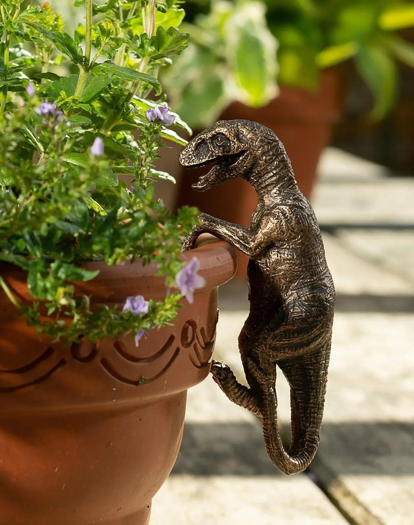 DinoVerde Dino Blumentopf Deko | Handbemalt | UV- & Frostbeständig | Garten & Innenbereich