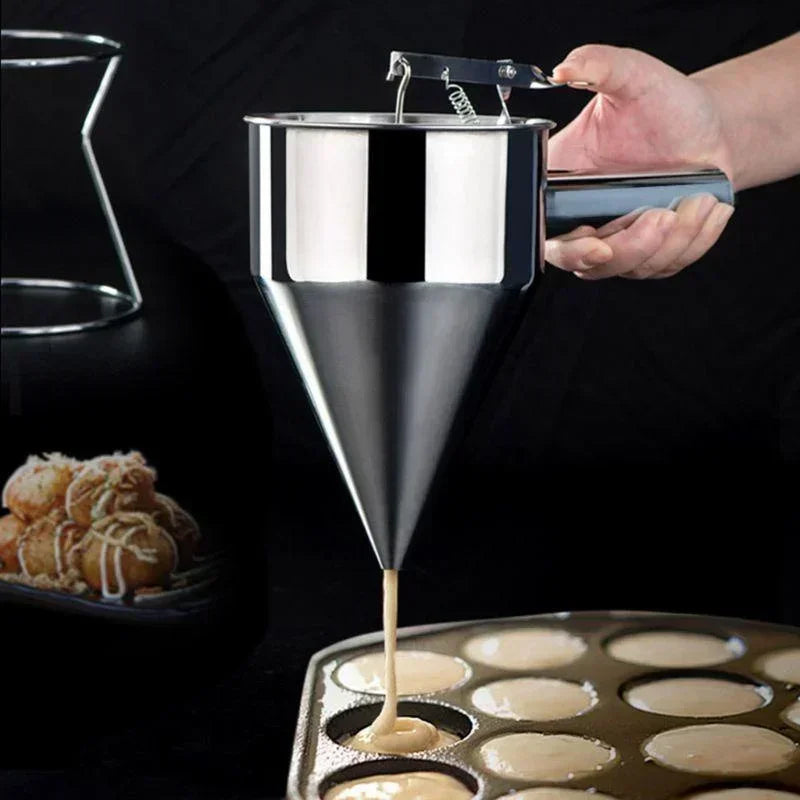 Flowtano Edelstahl Teigportionierer mit Ständer | 600 ml oder 1200 ml | Präziser Backtrichter für Cupcakes & Pancakes