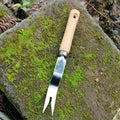 GardenMaster Unkrautentferner V-Form | Gartenwerkzeug mit Holzgriff | Edelstahl, ergonomisch & langlebig