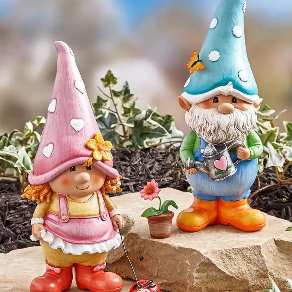 Gnomelia Garden Gartenzwerg Figur | Resin Deko | 19,5 x 8 cm | Handgefertigt Cartoon