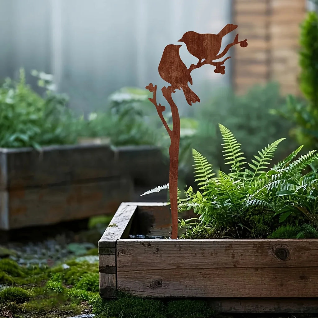 Aviora | Vogel Gartenstecker | Rustikale Metall-Gartendekoration | Wetterfeste Rasenkunst mit Vogelmotiv