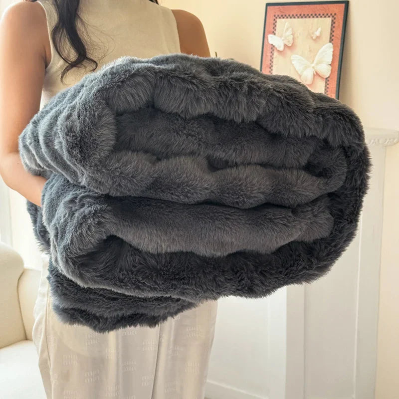 CosyLuxe Plush Blanket | Double-Layered & Extra Thick | Soft Rabbit Fur Imitation | Versatile & Easy Care
