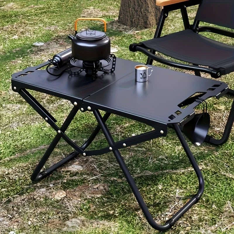 SteelFold Campingtisch Faltbar | Leicht & Stabil | Kohlenstoffstahl | Dreibein Design