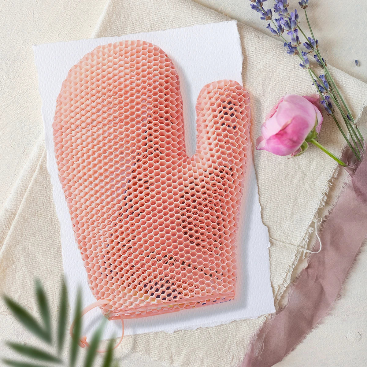 DermaBees Honigwaben Duschhandschuh | Peeling & Massage | Schnelltrocknend | Hautfreundlich