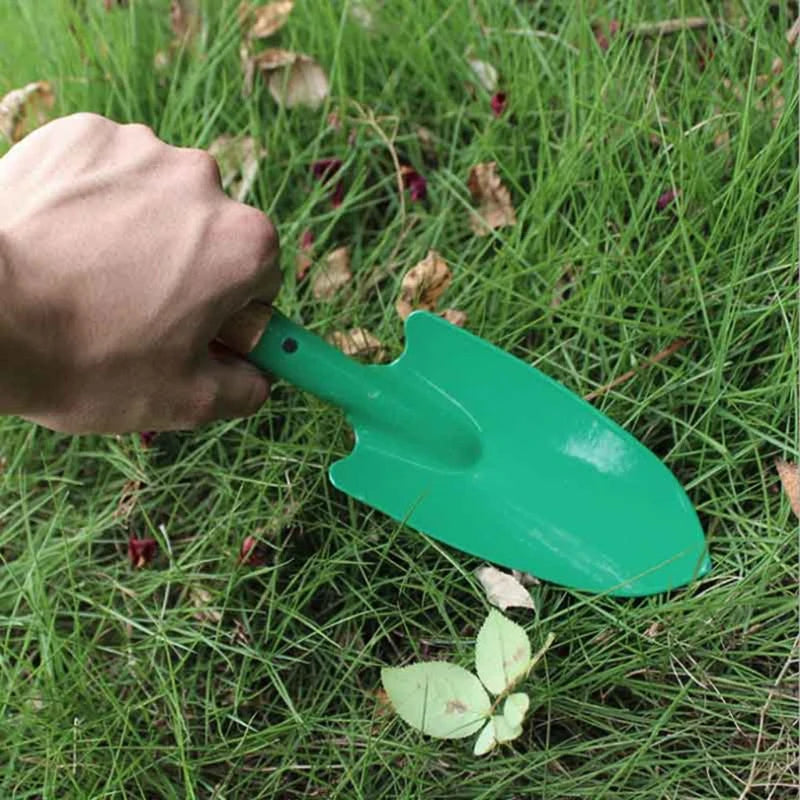 GrünMeister Gartenschaufel mit Holzgriff | Verstärkt | Leichte Handhabung für lockere Erde und Pflanzen