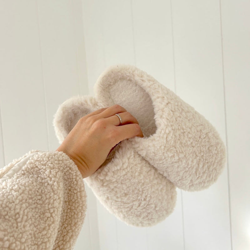 Flauschio | Warm Slippers | Sherpa Style | Faux Fur & Non-Slip Rubber Sole