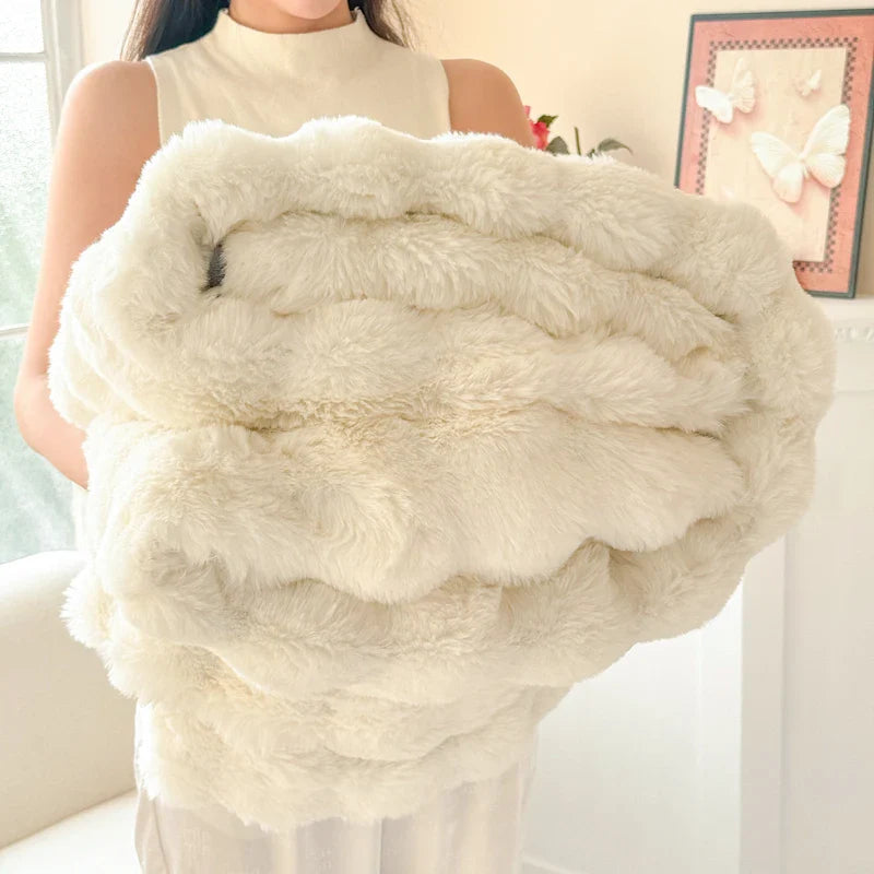 CosyLuxe Plush Blanket | Double-Layered & Extra Thick | Soft Rabbit Fur Imitation | Versatile & Easy Care