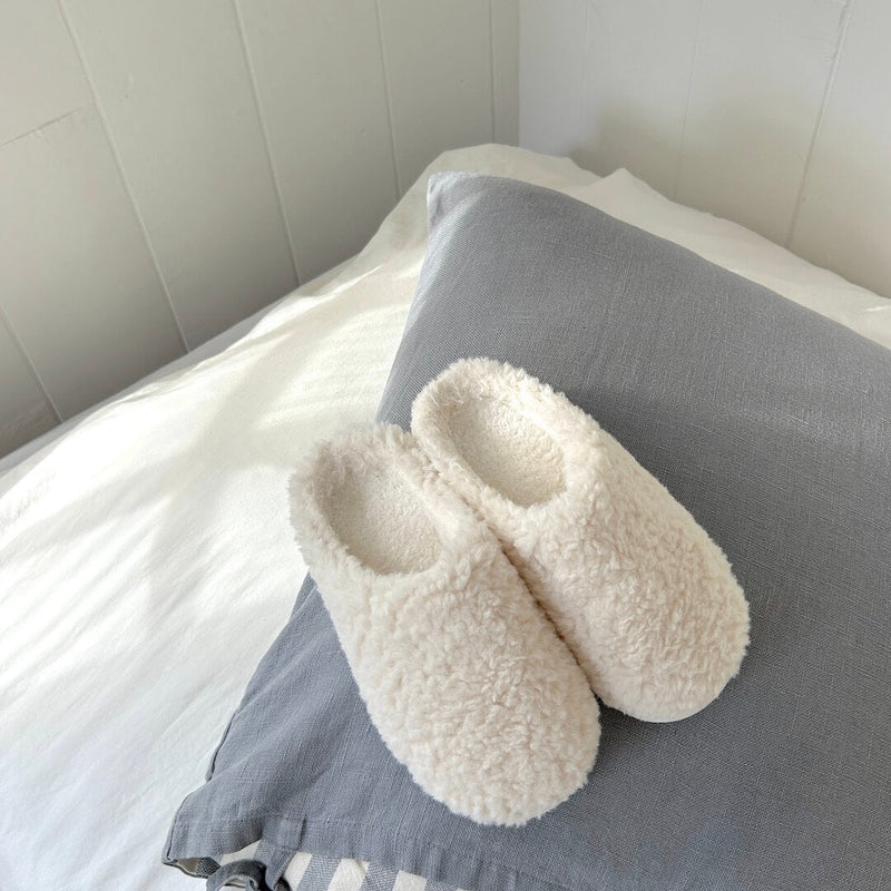 Flauschio | Warm Slippers | Sherpa Style | Faux Fur & Non-Slip Rubber Sole