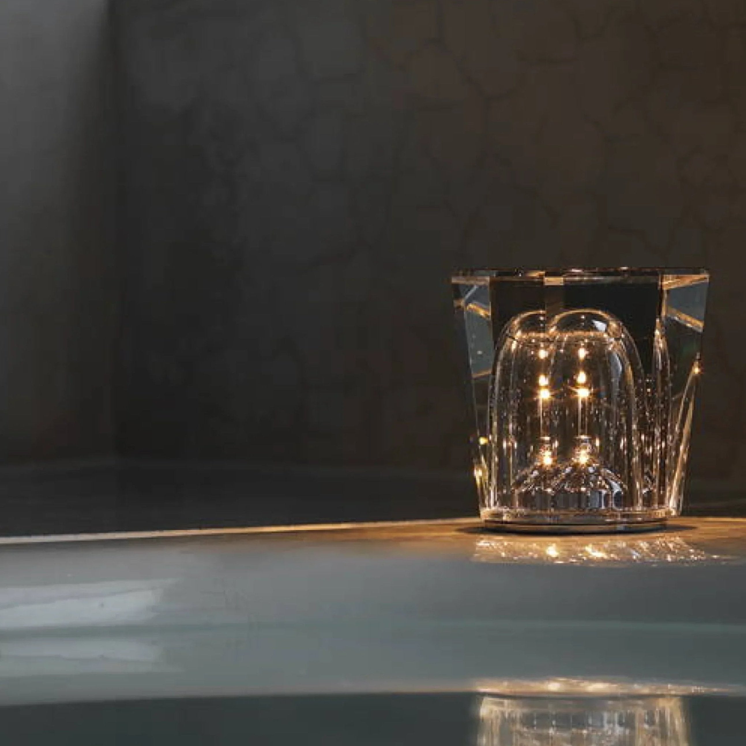 Crystal Table Lamp VÉLORIA | Diamond Optics & 360° Light Effects | Wireless & USB Rechargeable | Up to 12 Hours of Illumination