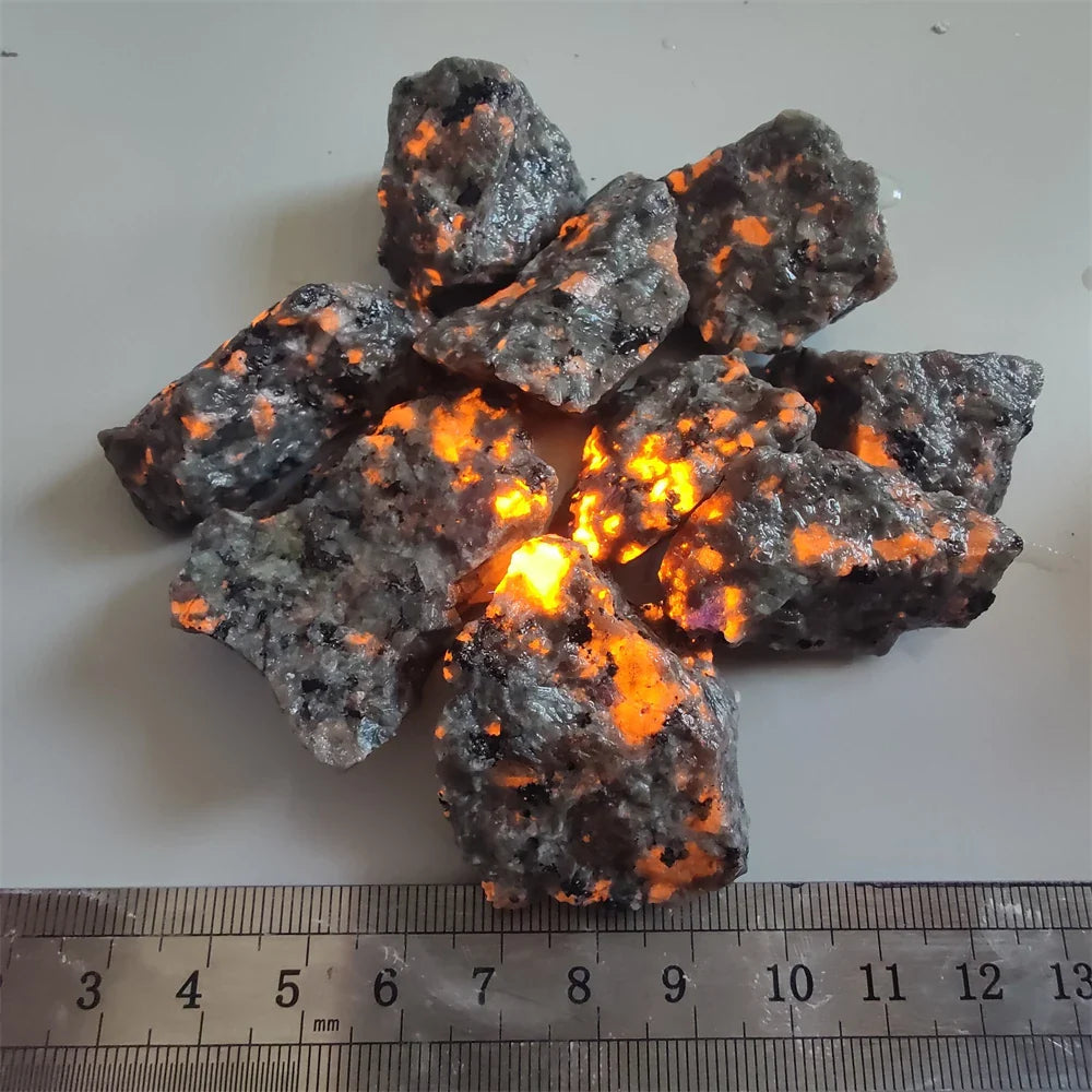 Flammenstein LumiFlare | Fluorescent Yooperlite Natural Stone | UV Luminescence