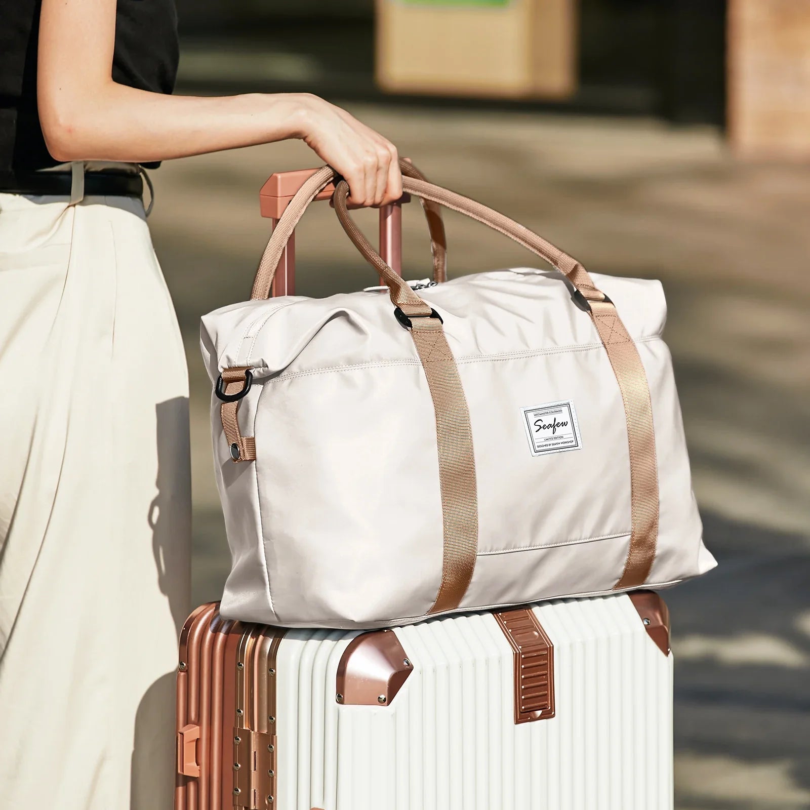 Aerovigo Carry-on Luggage 40x20x25 | Large Capacity | Weekender for Short Trips | Flight-Approved Cabin Bag