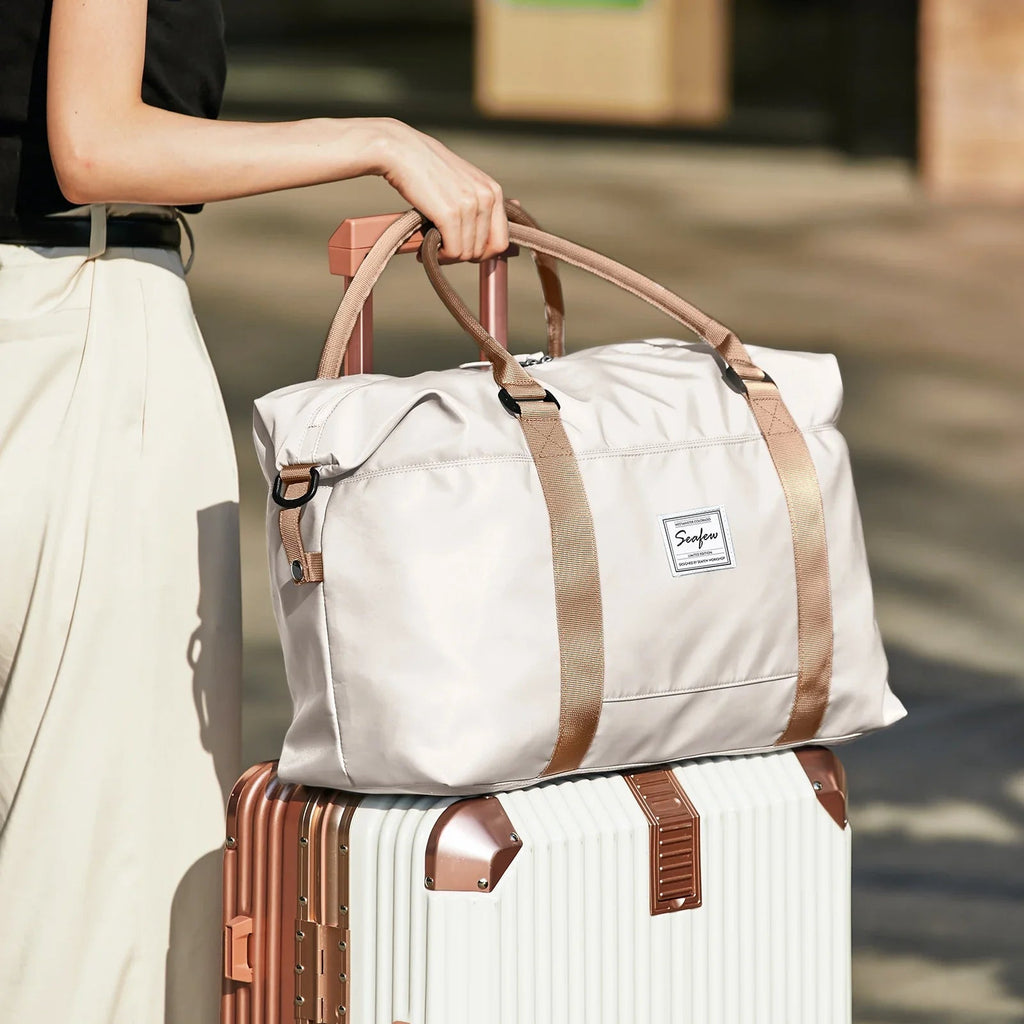 Aerovigo Travel Bag Hand Luggage 40x20x25 | Large Capacity | Weekender for Short Trips | Airline Cabin Bag