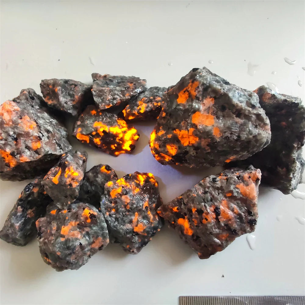 Flammenstein LumiFlare | Fluorescent Yooperlite Natural Stone | UV Luminescence
