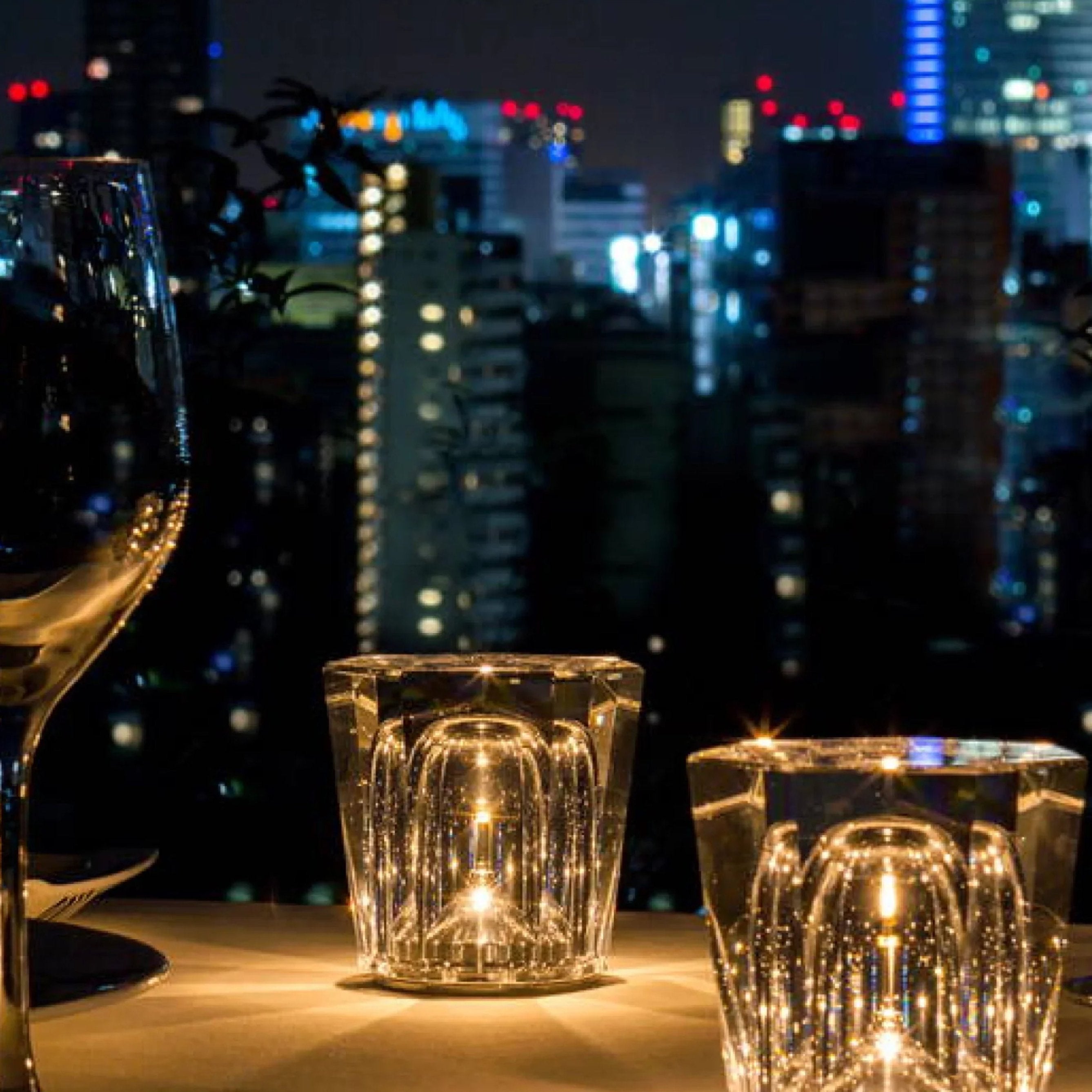 Crystal Table Lamp VÉLORIA | Diamond Optics & 360° Light Effects | Wireless & USB Rechargeable | Up to 12 Hours of Illumination