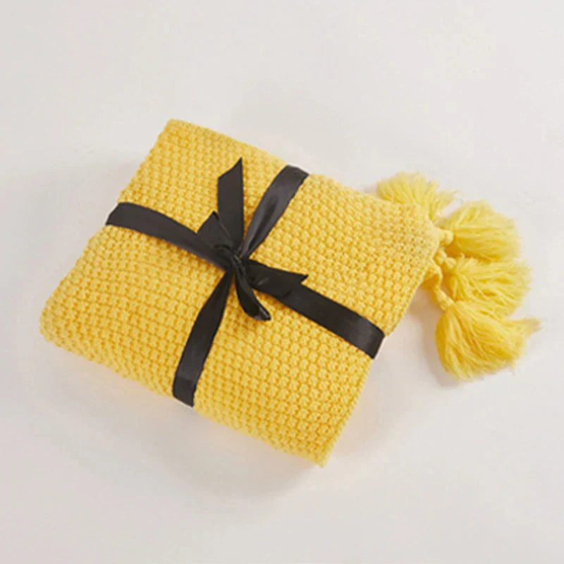 ArcticHaven Wool Blanket | Scandinavian Design with Tassels & Pom-Poms | Warm & Stylish