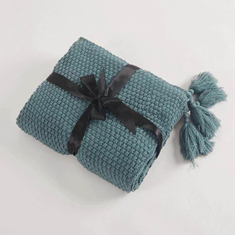 ArcticHaven Wool Blanket | Scandinavian Design with Tassels & Pom-Poms | Warm & Stylish