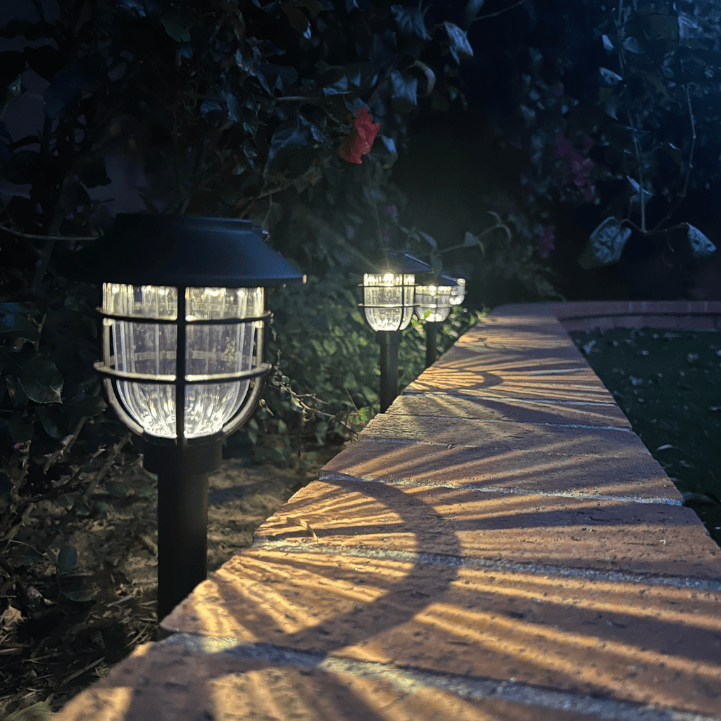 LumaSpike | Solar-Wegeleuchten 2er-Set | LED-Gartenleuchten mit Bewegungsmelder | IP65 Wasserdicht | Warmweiß