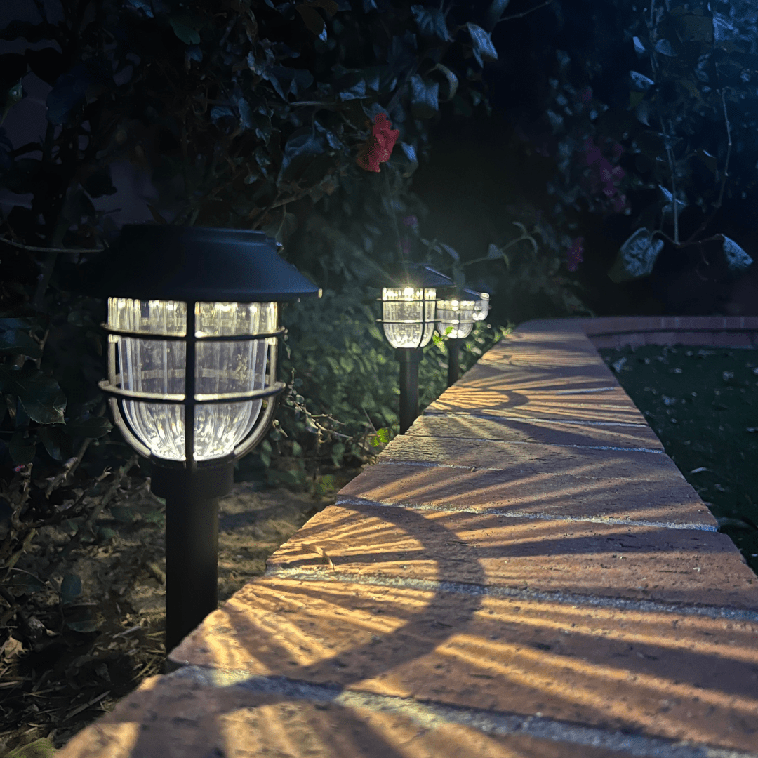 LumaSpike | Solar-Wegeleuchten 2er-Set | LED-Gartenleuchten mit Bewegungsmelder | IP65 Wasserdicht | Warmweiß